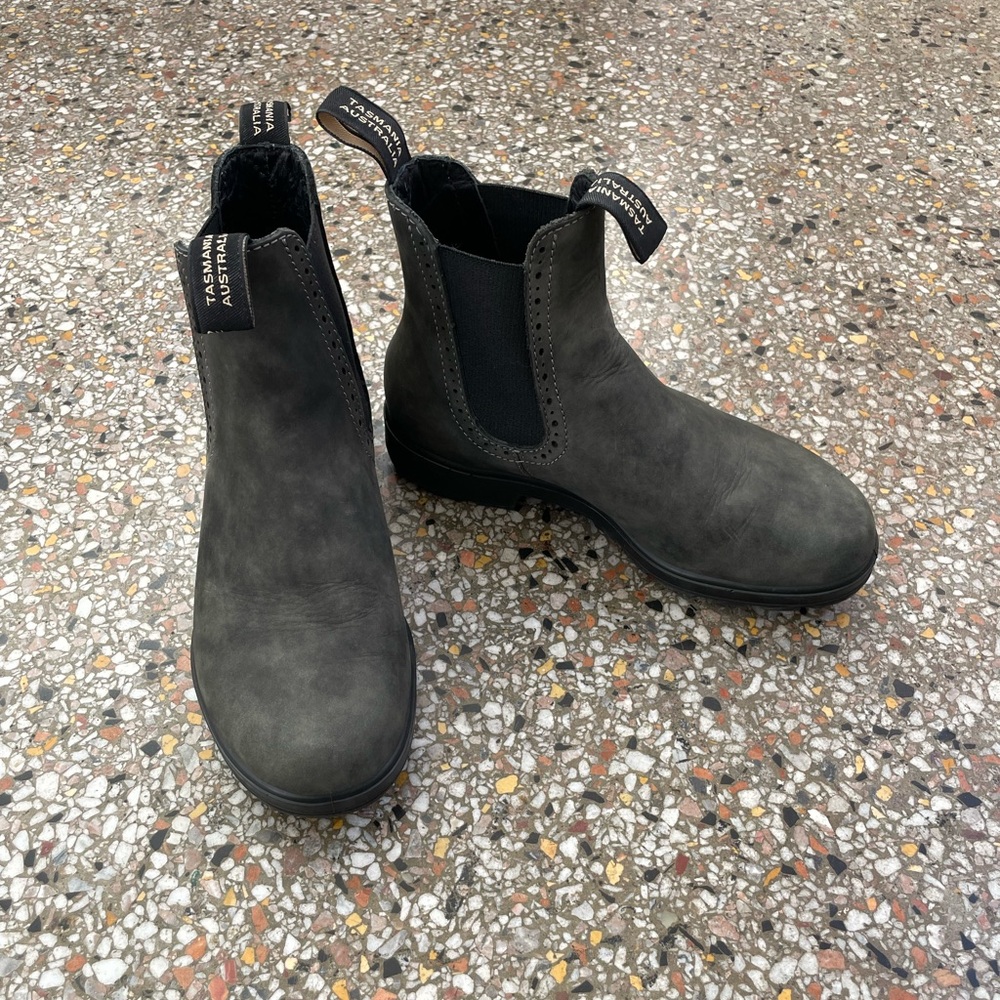Blundstone #1630 Chelsea Boots in Rustic Black